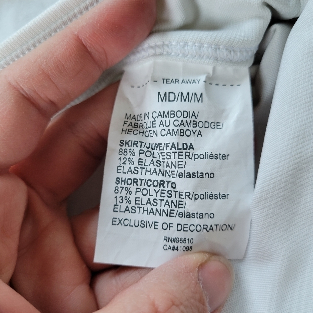 Under Armour white w/metalic silver striping heatgear fitted skort M - Picture 6 of 12